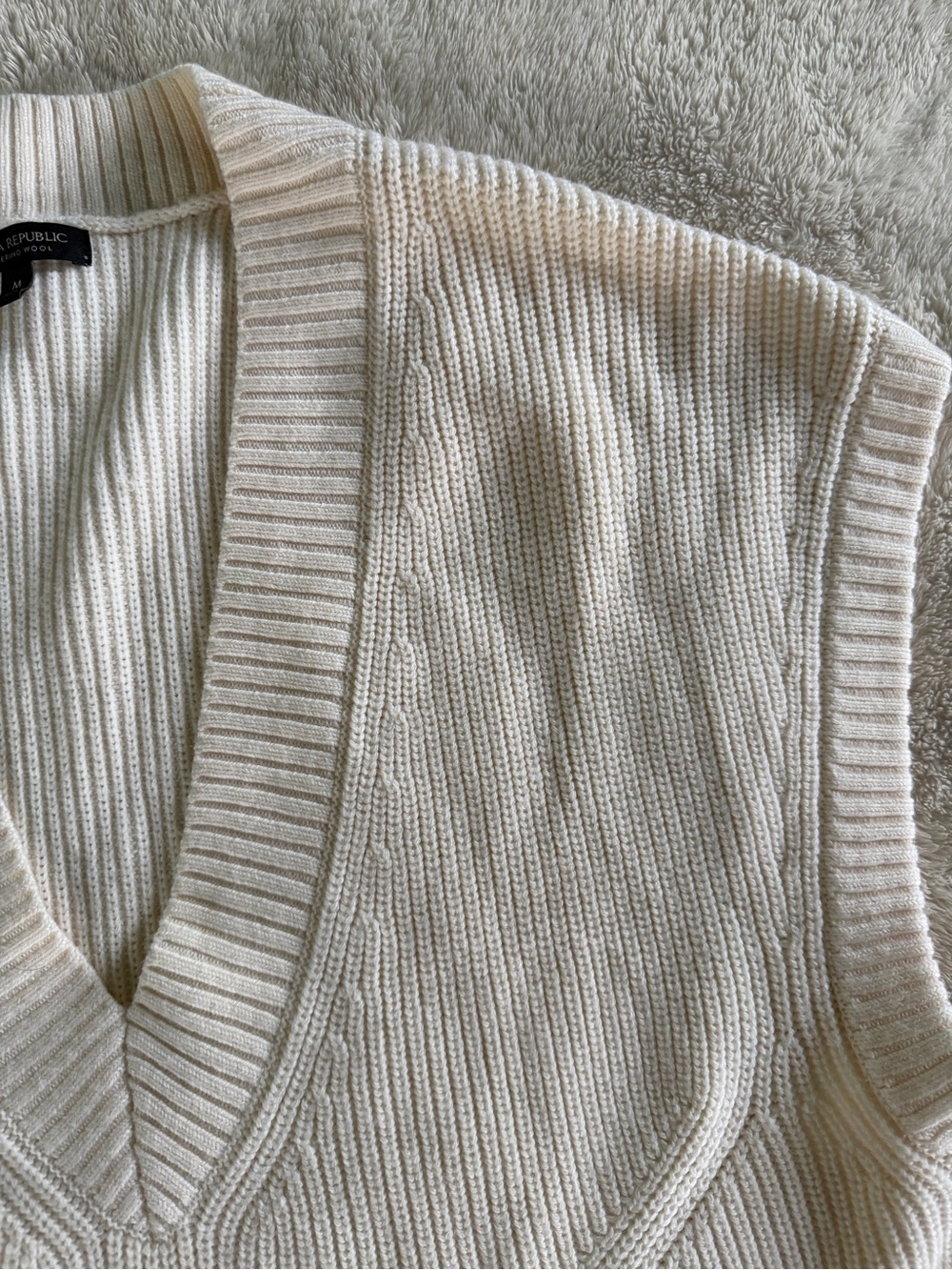 BANANA REPUBLIC Oversized Washable Merino Wool Sweater Vest sz M - Picture 6 of 10